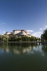 Fototapeta na wymiar The Potala Palace in Tibet, China