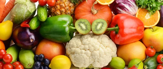 Crédence de cuisine en verre imprimé Légumes bright background of fruits and vegetables