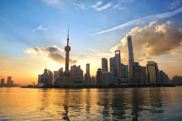 Obraz premium Skyline of Shanghai Pudong at sunrise, China