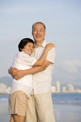Obraz premium Portrait of senior couple on the beach