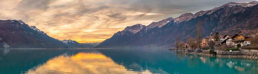 Foto op Canvas Zonsondergang aan het meer van Brienz, Zwitserland © krachapol