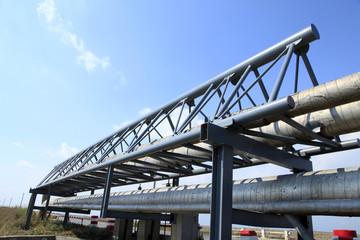 Naklejka premium Oil field scene, oil pipelines and facilities