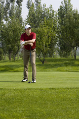 Obraz premium Portrait of a male golfer on the course