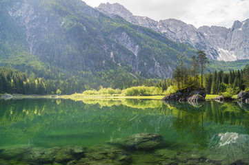 jezioro górskie w Alpach Julijskich,Laghi di Fusine  - obrazy, fototapety, plakaty