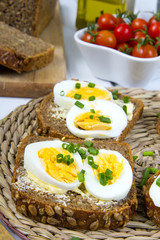 Healthy whole wheat sandwiches with eggs and chives