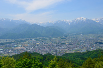 Fototapeta premium Northern Alps and the City of Omachi in Nagano, Japan