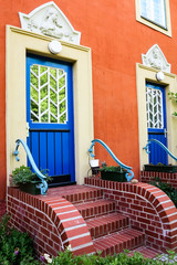 Haus mit blauen Türen  in Potsdam
