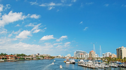 Un canale navigabile di Fort Lauderdale, grattacieli, barche, navigazione, Contea di Broward, Florida, America, Usa