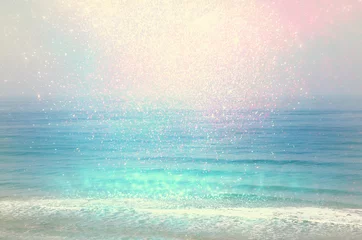 Fototapete Meer / Ozean Hintergrund verschwommener Strand- und Meereswellen mit Bokeh-Lichtern, Vintage-Filter.