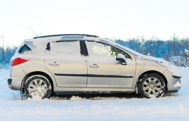 Fototapeta na wymiar Car covered with snow in the winter.