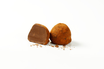 Cocoa dusted chocolate truffles