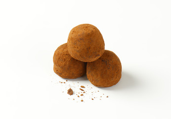 Cocoa dusted chocolate truffles