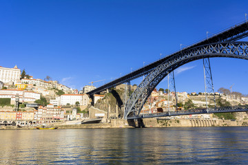 ポルトの歴史地区とドン・ルイス1世橋 © san724