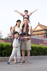 Obraz premium Happy family travelling at Tiananmen Square in Beijing, China