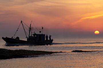 Fototapeta premium Fishing boat during sunset