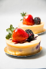  blueberry cheese cake on top strawberry