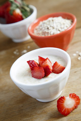 Oatmeal porridge with strawberry