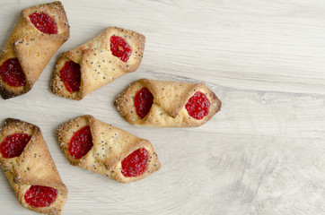 Cookies with raspberry jam