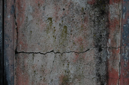 Immagine di vecchio muro con fessura