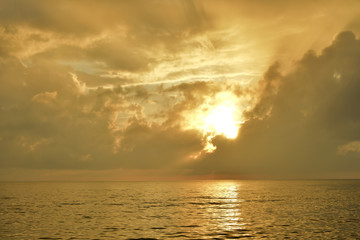 Fototapeta premium The sun rise in the morning seaside beautiful