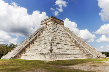 Fototapeta na wymiar Pyramid at Chechen Itza, Mexico.