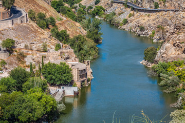 Fototapeta na wymiar Toledo, Spain town skyline on the Tagus River.