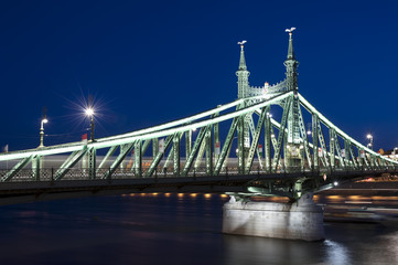 Obraz premium Budapest Liberty Bridge at Night
