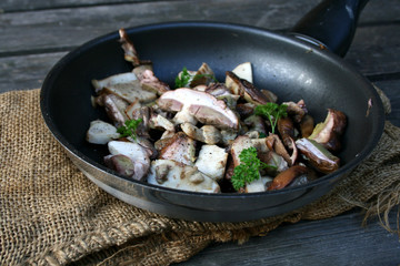 organisch waldpilze gebraten neu