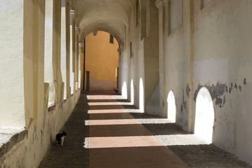 Obraz premium Ancient arcades passageway