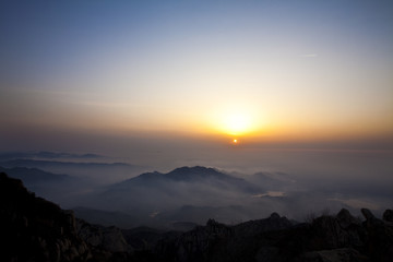 Obraz premium Sunrise in Chinese national famous mountain Taishan