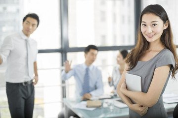 Obraz premium Portrait of young businesswoman in office