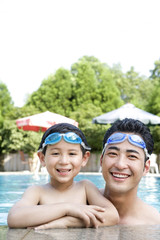 Obraz premium Father and daughter swimming at the pool