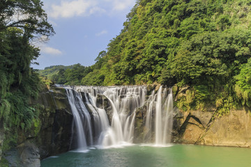 Fototapeta na wymiar The famous Shifen Waterfall