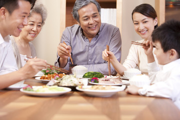 Obraz na płótnie Canvas Happy family enjoying meal time