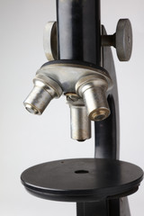 顕微鏡のイメージ