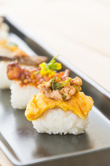 omelet with spicy pork sushi