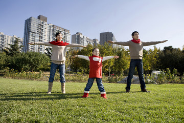 Fototapeta premium Young Family Playing in a Park in Autumn