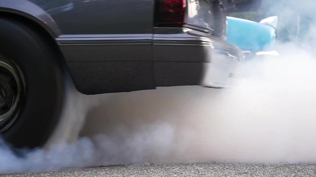 Muscle Car Drag Racing doing a burnout with audio