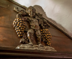 Holzfigur Bacchus bei der Weinlese