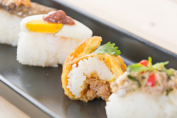 omelet with spicy pork sushi