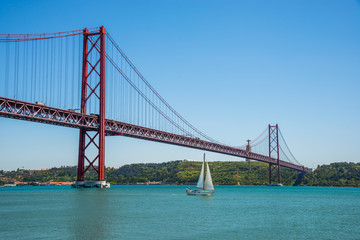 Fototapeta na wymiar 25 april bridge, Lisbon.