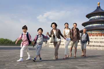 Obraz premium Happy family travelling at Temple of Heaven in Beijing, China