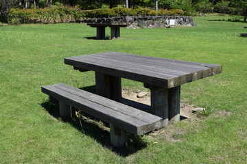 公園のベンチ／山形県庄内平野の公園で、公園のベンチを撮影した写真です。