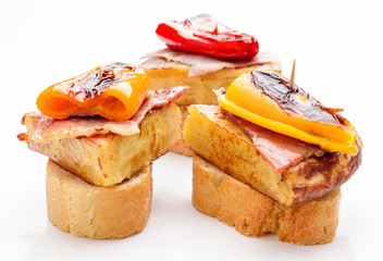 skewers omelette, peppers and ham