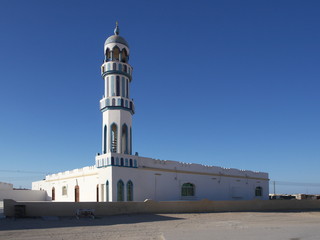Fototapeta na wymiar Mosque in Ras Madrakah
