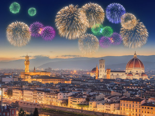 Fireworks under Arno River and Ponte Vecchio - obrazy, fototapety, plakaty