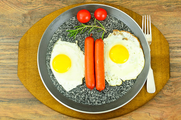 Fried eggs with fried sausages.