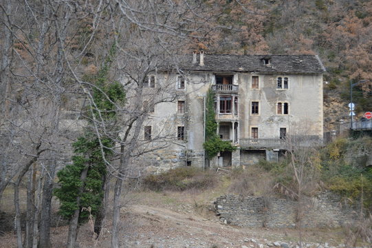 Mansi&oacute;n en ruinas