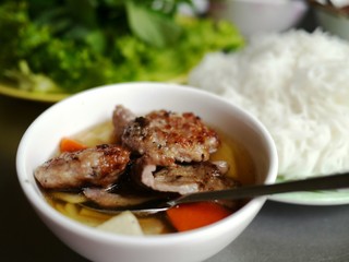 ベトナムの麺料理　ブンチャー