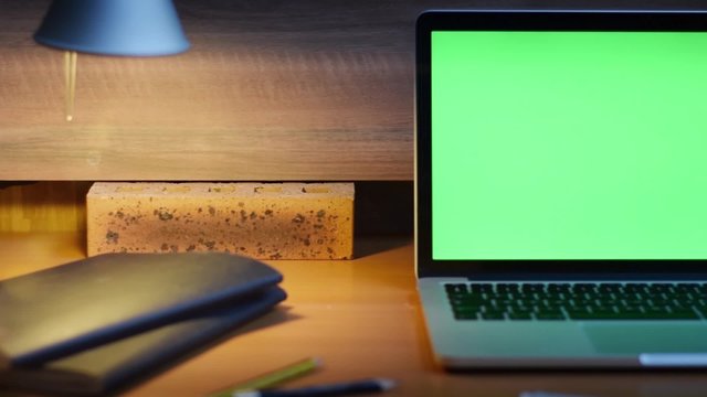 Ordinateur portable sur bureau